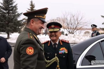 Armenian Defense Minister meets with India's General - Video