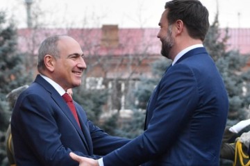 ABŞ Ermənistana 13 milyard dollar verəcək - SƏBƏBİ