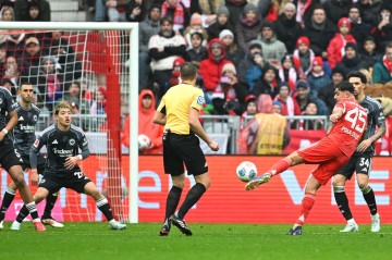Bayern Munich 3-2 Eintracht Frankfurt: Kane double enough to secure nervy win