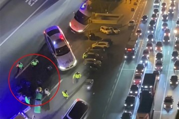 Попытка перейти дорогу в неположенном месте привела к ДТП в центре Баку - ВИДЕО