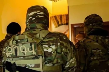 Police launch sweeping raids across Yerevan after deadly shooting