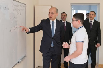 Emin Əmrullayev Xankəndi və Xocalı məktəblərində -