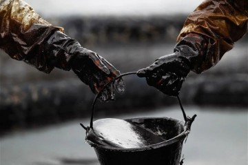 Цена азербайджанской нефти упала почти на 6%