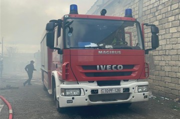 В Бинагади потушили пожар на площади 600 кв. м