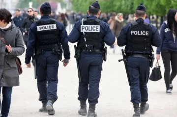 France arrests teen attempting to detonate explosive near US bank branch in Paris