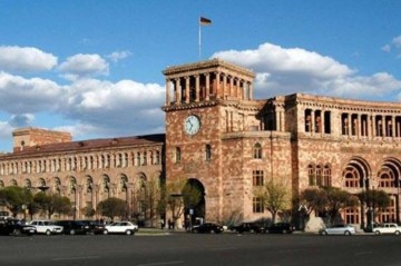 İran savaşı Ermənistanı silkələməyə başladı