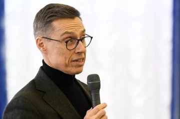 Finnish president says no threat after drones crash near border