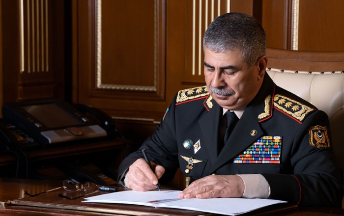 Azerbaijan’s Defense Minister expresses condolences to Turkish and Qatari counterparts