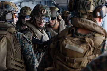CENTCOM: десантный корабль USS Tripoli с 3 500 военными прибыл на Ближний Восток