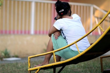 Сначала родители, теперь бабушка: в Гяндже родные решили отдать в приют 13-летнюю девочку
