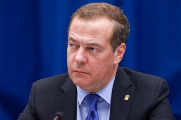 Медведев: наследники поколения победителей ВОВ вновь борются с неонацизмом