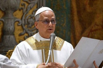 Pope says he carries photo of killed Lebanese boy
