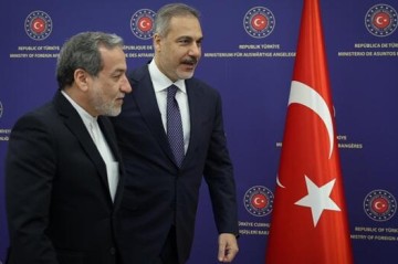 Turkiye and Iran Foreign Ministers discuss US talks