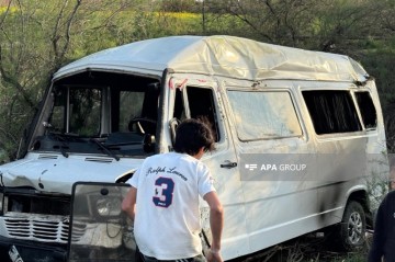 В Сабирабаде перевернулся микроавтобус, перевозивший школьников - ВИДЕО