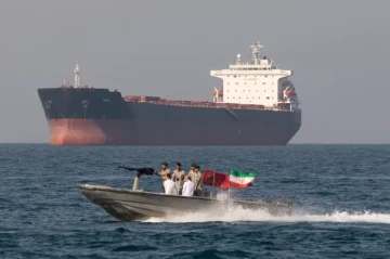 IRNA: ВМС КСИР задержали два контейнеровоза в районе Ормузского пролива