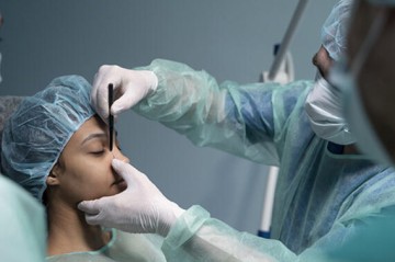 Azərbaycanda ən çox müraciət edilən plastik cərrahiyə əməliyyatları açıqlandı