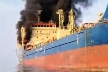 Два судна обстреляли в Ормузском проливе - ОБНОВЛЕНО