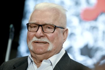 Sabiq prezident pensiyasından narazıdır -