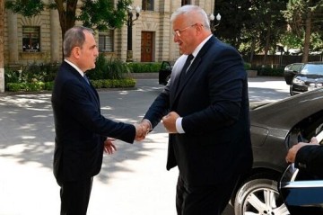 Azerbaijani and Ukrainian FMs hold phone call