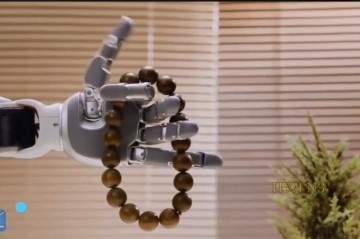 Çinlilərin yeni robot əli –
