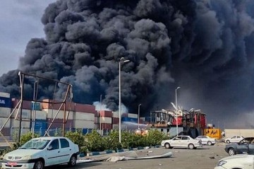 Explosions heard at Iranian oil refinery on Lavan island - Video