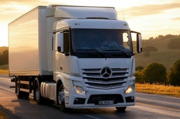 Azerbaijan's road freight shipments via transport corridors climb in 2M2026