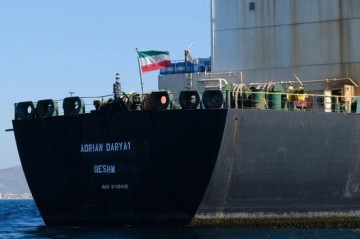 Iranian supertanker passes through Hormuz despite US blockade