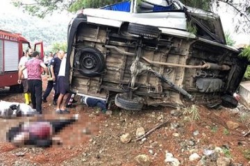Bus crash in India kills 20 people