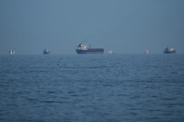 ВМС КСИР: через Ормузский пролив за сутки прошли 25 судов