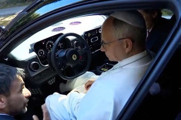 Лев XIV стал одним из первых владельцев Ferrari Luce