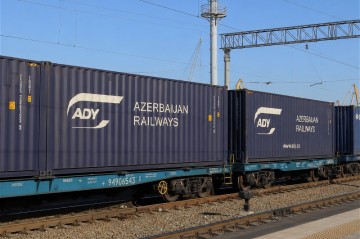 Через территорию Азербайджана в Армению будет отправлено восемь вагонов с удобрениями