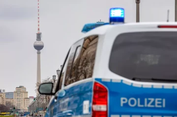 Berlin police launch major crackdown on organised crime, illegal weapons trade
