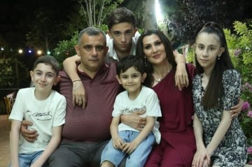 "Qızımın səsi var, amma o siyasəti seçdi"