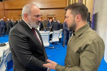 О чем говорили Пашинян и Зеленский?