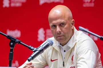 Arne Slot “Liverpul”dan getdi