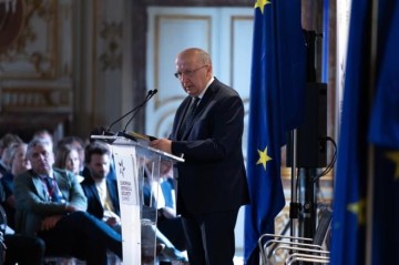 Еврокомиссар заявил о структурной проблеме в обороне ЕС из-за зависимости от США