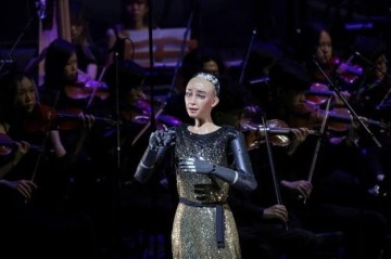 Sophia performed orchestral debut in Hong Kong - Video
