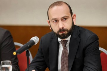 «Мы живем в реальной Армении»: как Арарат Мирзоян спустил диаспору на землю