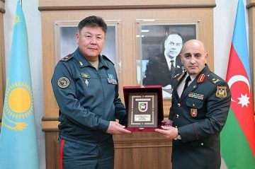 Kazakh delegation visits Azerbaijan