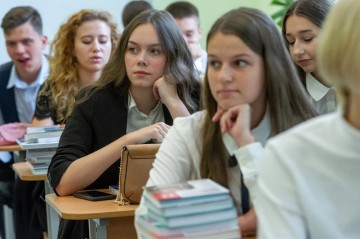 Bu ölkədə dövlət universitetləri rəqəmsal tələbə biletlərinə keçdi