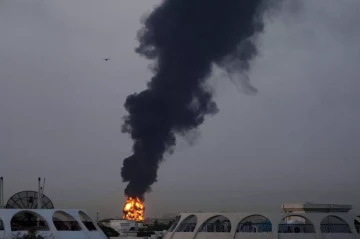 Iran launches new strikes on UAE, leaving casualties