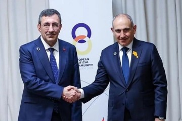 Yilmaz, Pashinyan hold talks in Yerevan at EPC Summit