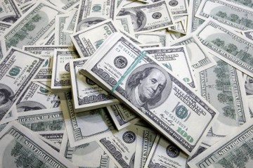 Varlılar dollardan imtina edir -