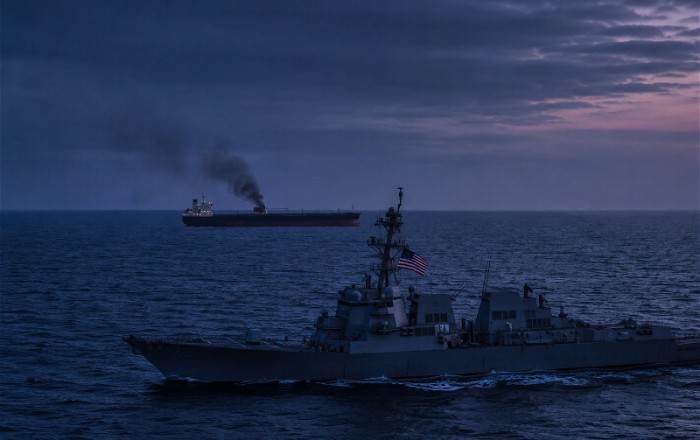 США вывели из строя торговое судно при попытке прорыва блокады иранских портов