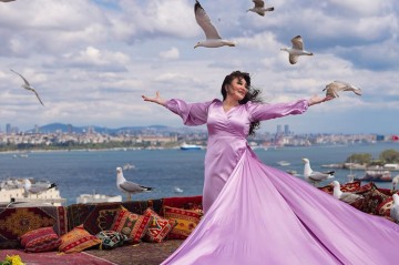 66 yaşlı Nazpəridən İstanbul - Fotosessiyası