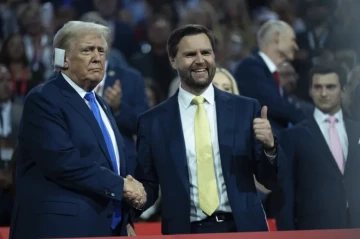 Вэнс заявил, что Трамп еще не обсуждал с ним выдвижение его кандидатуры в президенты