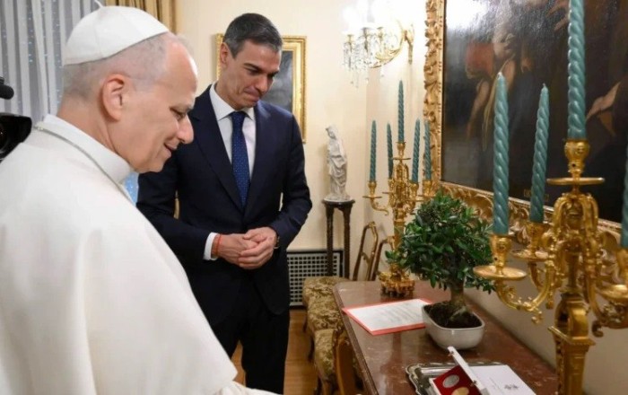 İspaniyada Roma Papasına zeytun ağacı hədiyyə edildi