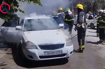 Yanan avtomobil digər maşına çırpıldı - Foto