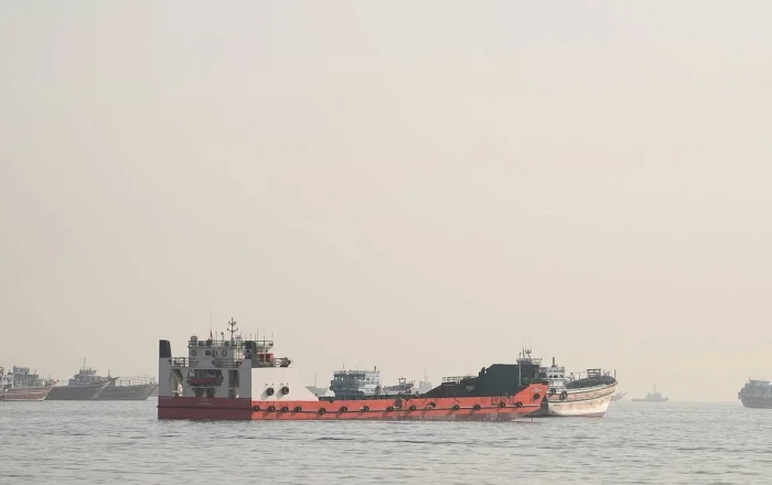 İran yenidən Hörmüz boğazını bağladı
