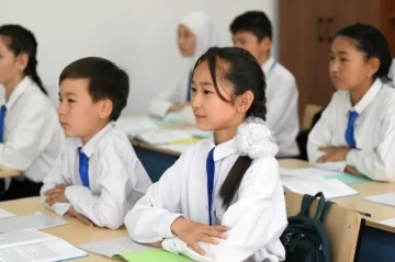Qırğızıstanda 12 illik tədris sistemi təsdiqləndi: Qaydalara dəyişiklik edildi